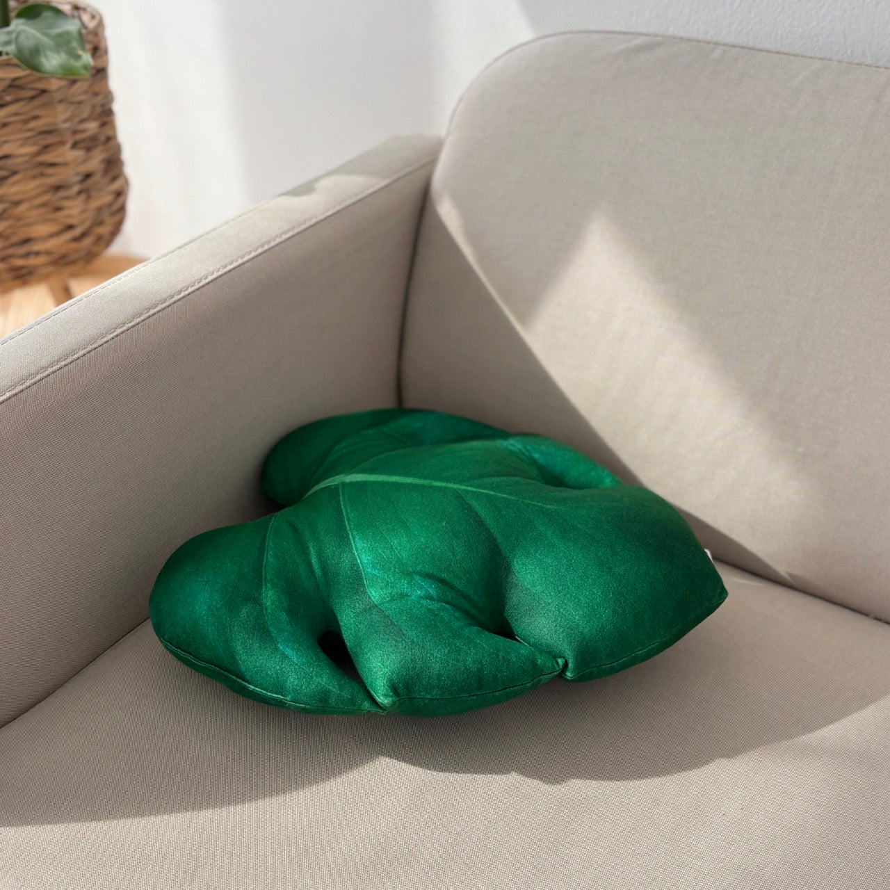 Monstera Leaf Pillow, Tropical Plant Cushion, Monstera Decor, Botanical Throw Pillow, Plant Lover Gift